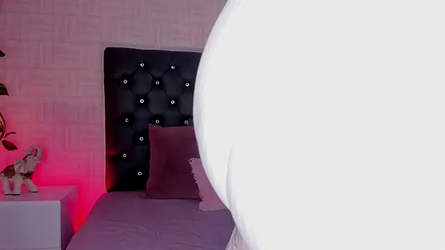 Hannah Jonhson online show from 02/01/25, 03:50