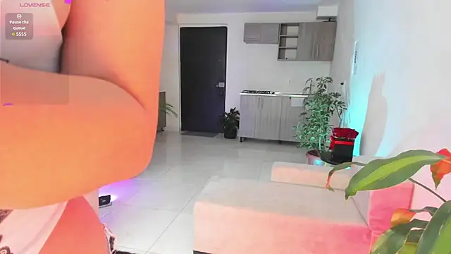 Hannah Jonhson online show from 11/16/25, 02:28