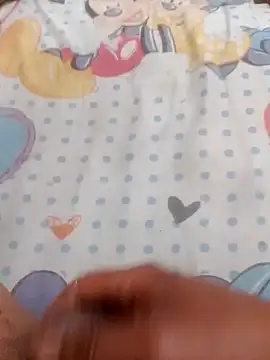 Snapshot of mhmia chatting on 12/15/25, 06:23 mhmia online show from 12/15/25, 06:23