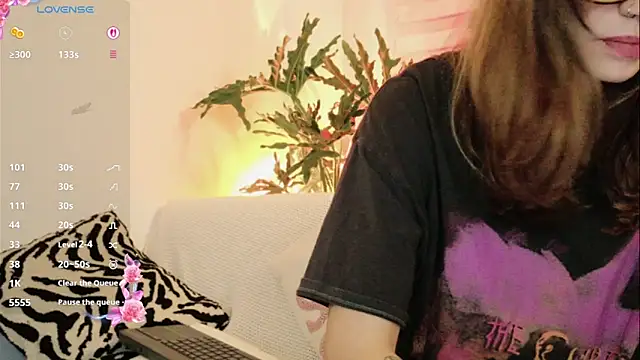 Snapshot of GerberaBlooms77 chatting on 03/22/26, 12:47 GerberaBlooms77 online show from 03/22/26, 12:47