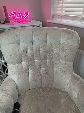 MakemeMillie1 online show from 11/04/25, 07:18