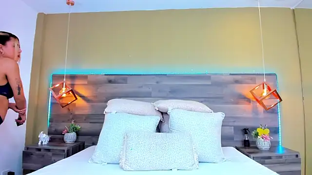 MeganCrow online show from 03/10/25, 01:43