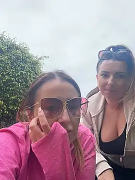 MolliexLexi1 online show from 01/25/25, 02:36