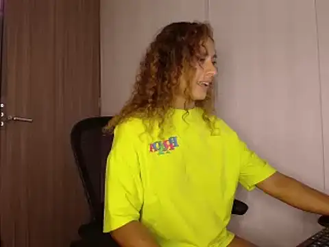 Zoedaniels online show from 02/18/25, 07:21