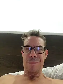 Snapshot of Kenhornu chatting on 09/16/25, 12:44 Kenhornu online show from 09/16/25, 12:44