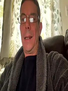 Snapshot of Kenhornu chatting on 10/27/25, 11:47 Kenhornu online show from 10/27/25, 11:47