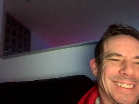 Snapshot of Kenhornu chatting on 11/19/25, 11:49 Kenhornu online show from 11/19/25, 11:49