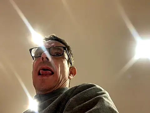 Snapshot of Kenhornu chatting on 11/24/25, 05:01 Kenhornu online show from 11/24/25, 05:01