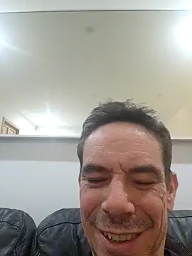 Snapshot of Kenhornu chatting on 11/28/25, 08:55 Kenhornu online show from 11/28/25, 08:55