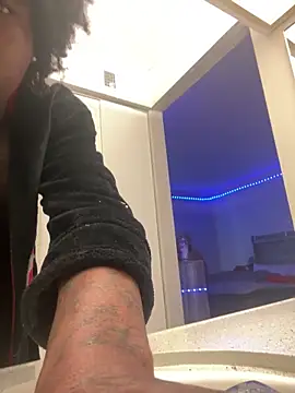 Snapshot of squirmxx10 chatting on 02/05/26, 10:36 squirmxx10 online show from 02/05/26, 10:36