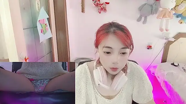 Snapshot of Song_99 chatting on 06/19/26, 04:17 Song 99 online show from 06/19/26, 04:17