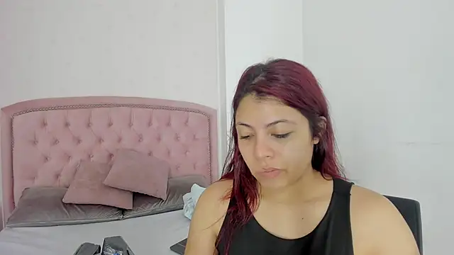 Snapshot of Kendall__Fox chatting on 10/07/25, 04:09 Kendall Fox online show from 10/07/25, 04:09