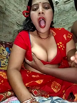 Snapshot of Simrandeshipp chatting on 06/01/26, 04:41 Simrandeshipp online show from 06/01/26, 04:41