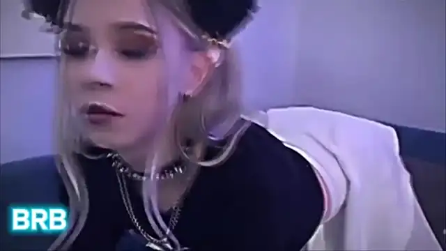 Snapshot of Shiny_Jennifer chatting on 02/14/25, 07:59 Shiny Jennifer online show from 02/14/25, 07:59