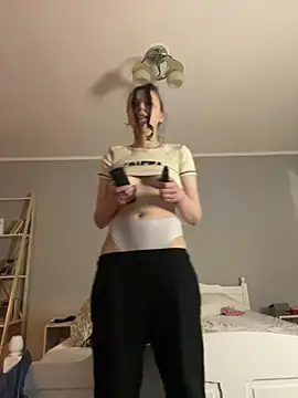 Snapshot of bunnythetailor chatting on 02/18/25, 02:38 bunnythetailor online show from 02/18/25, 02:38