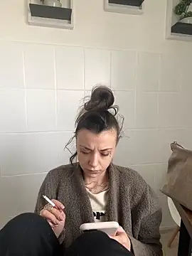 Snapshot of bunnythetailor chatting on 02/19/25, 01:17 bunnythetailor online show from 02/19/25, 01:17