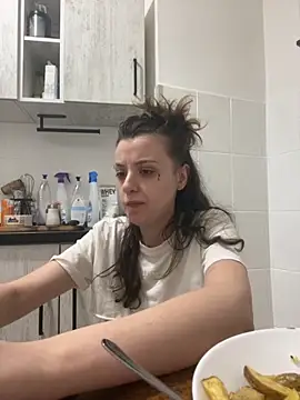 Snapshot of bunnythetailor chatting on 11/18/25, 08:57 bunnythetailor online show from 11/18/25, 08:57