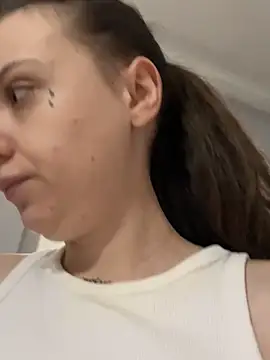 Snapshot of bunnythetailor chatting on 11/22/25, 03:55 bunnythetailor online show from 11/22/25, 03:55