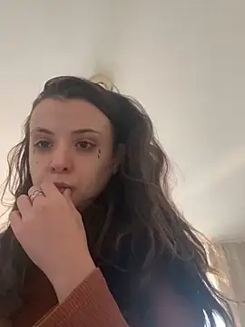 Snapshot of bunnythetailor chatting on 12/16/25, 01:05 bunnythetailor online show from 12/16/25, 01:05