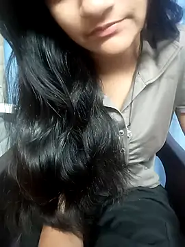 Snapshot of Tanu-00 chatting on 03/20/25, 10:10 Tanu-00 online show from 03/20/25, 10:10