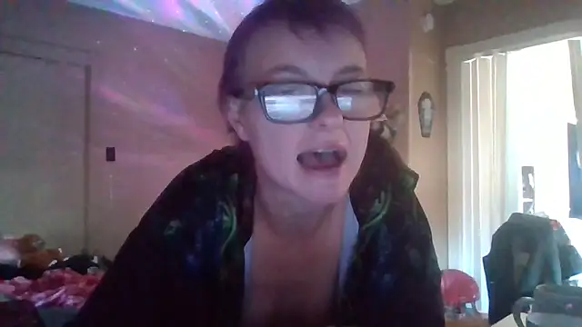 Snapshot of GloriousKarma chatting on 11/04/25, 02:05 GloriousKarma online show from 11/04/25, 02:05