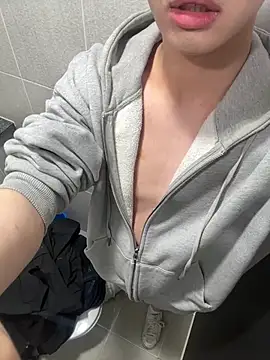 Snapshot of Phil_6677 chatting on 02/27/25, 06:40 Phil 6677 online show from 02/27/25, 06:40