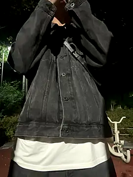 Snapshot of Phil_6677 chatting on 09/25/25, 04:00 Phil 6677 online show from 09/25/25, 04:00