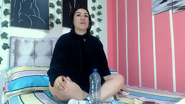 Snapshot of annyevans_1 chatting on 02/20/25, 12:25 annyevans 1 online show from 02/20/25, 12:25