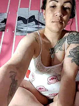 Snapshot of annyevans_1 chatting on 11/23/25, 04:40 annyevans 1 online show from 11/23/25, 04:40