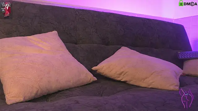 Ximena  1 online show from 11/15/25, 03:04