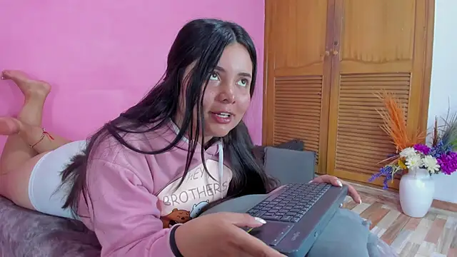 evaa greey online show from 02/13/25, 08:03