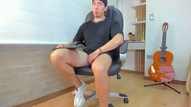 Tombarden online show from 11/24/25, 07:13