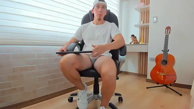 Tombarden online show from 11/26/25, 07:04