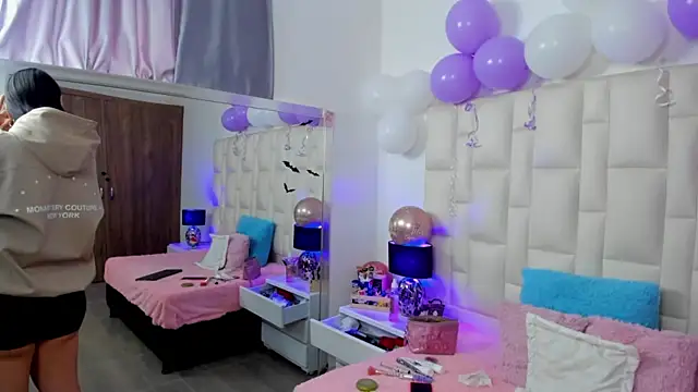 Ariana rouse online show from 11/06/25, 04:41