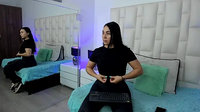 Snapshot of Ariana_rouse chatting on 05/22/26, 04:12 Ariana rouse online show from 05/22/26, 04:12