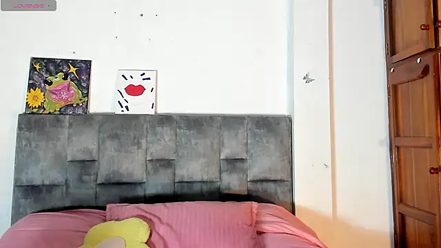 Isangel  online show from 11/18/25, 02:28