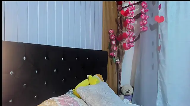 Snapshot of vicky__skinny_1 chatting on 02/25/25, 11:52 vicky skinny 1 online show from 02/25/25, 11:52