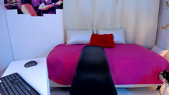 Snapshot of Karime_Oil chatting on 03/20/25, 07:25 Karime Oil online show from 03/20/25, 07:25