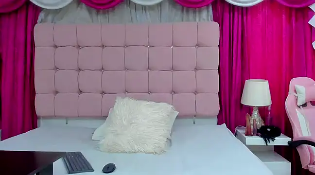 Snapshot of CanelaDevil_ chatting on 01/31/25, 11:56 CanelaDevil online show from 01/31/25, 11:56