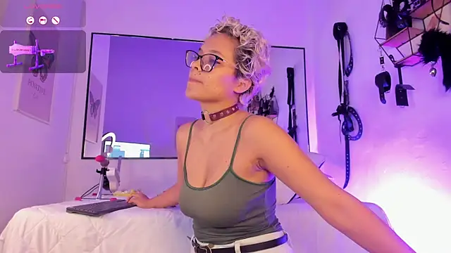 Snapshot of AnaChernova chatting on 07/25/26, 12:14 AnaChernova online show from 07/25/26, 12:14