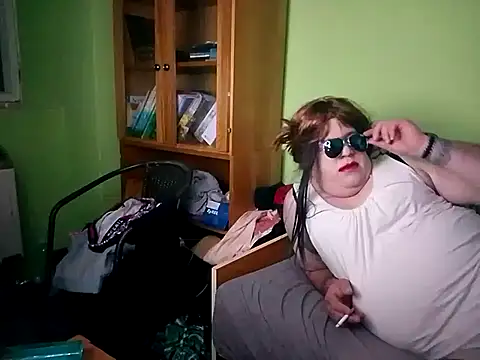 Adrianka online show from 10/15/25, 11:16