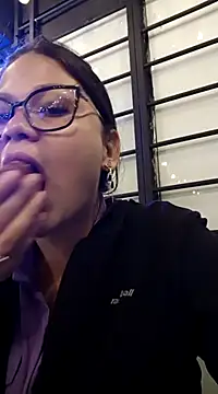 Vale Saenzz online show from 03/09/25, 03:32