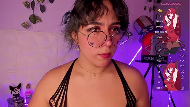 Snapshot of Ludovica6669 chatting on 02/06/25, 06:56 Ludovica6669 online show from 02/06/25, 06:56