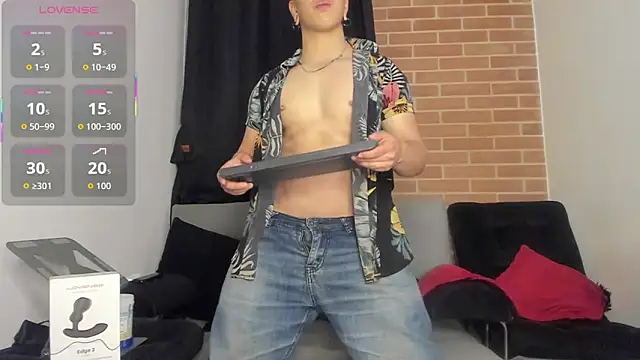 Snapshot of DavidX_X21_Strip chatting on 09/18/25, 06:37 DavidX X21 Strip online show from 09/18/25, 06:37