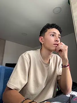 Snapshot of iKrofur chatting on 01/29/25, 06:28 iKrofur online show from 01/29/25, 06:28