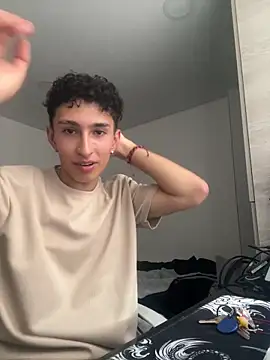 Snapshot of iKrofur chatting on 01/29/25, 09:39 iKrofur online show from 01/29/25, 09:39