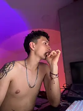 Snapshot of iKrofur chatting on 02/03/25, 03:53 iKrofur online show from 02/03/25, 03:53