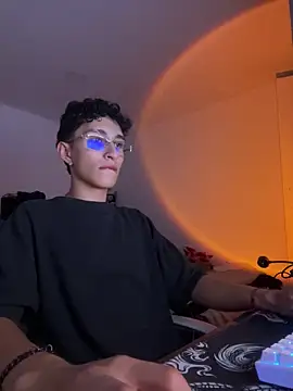 Snapshot of iKrofur chatting on 03/08/25, 04:01 iKrofur online show from 03/08/25, 04:01