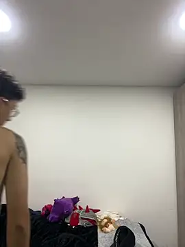 Snapshot of iKrofur chatting on 03/10/25, 05:22 iKrofur online show from 03/10/25, 05:22