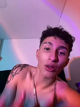 Snapshot of iKrofur chatting on 03/20/25, 06:19 iKrofur online show from 03/20/25, 06:19